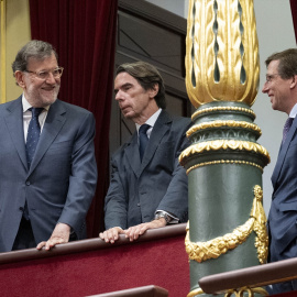 Los expresidentes del gobierno Mariano Rajoy y José María Aznar y el alcalde de Madrid, José Luis Martínez Almeida.