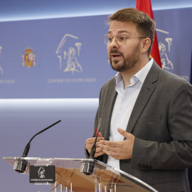 El diputado de Sumar Alberto Ibáñez da una rueda de prensa en el Congreso de los Diputados, a 14 de julio de 2026.