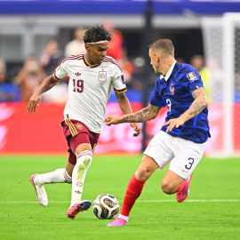 Lamine Yamal y Lucas Digne durante la semifinal del Mundial de Fútbol 2026.