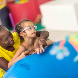 Fundación Mutua Madrileña y FEDER facilitarán terapias rehabilitadoras a 1.900 personas
