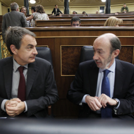 Imagen de archivo de Zapatero como presidente del Gobierno junto a Alfredo Pérez Rubalcaba.