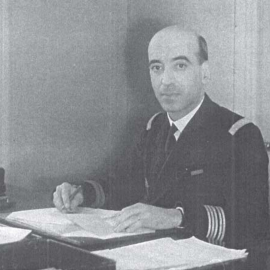 Carlos Lago en su despacho de la Armada española en El Pardo, Madrid.