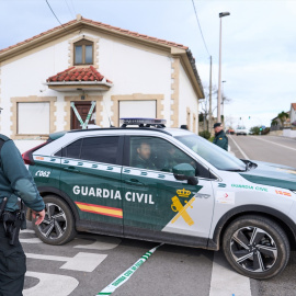 EuropaPress_5808480_agentes_guardia_civil_inmediaciones_vivienda_donde_hombre_estrangulado (1)