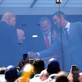 Trump saluda a Sánchez y a los reyes antes de la final del Mundial este 19 de julio.