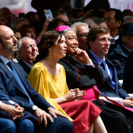 Isabel Díaz Ayuso junto a José Luis Martínez Almeida durante el acto del Día de la Comunidad de Madrid del Dos de Mayo de 2025.