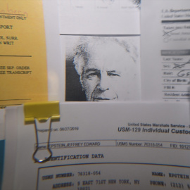 Documentos desclasificados de los archivos del Departamento de Justicia de EEUU sobre Jeffrey Epstein.