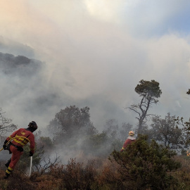 Efectivos de la UME combaten los incendios en la provincia de Ávila.