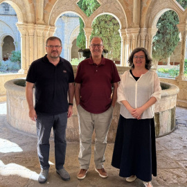 Antoni Llabrés (OCB), Xavier Antich (Òmnium) i Anna Oliver (Acció Cultural del País Valencià) a la trobada que la Federació Llull ha fet al Monestir de Poblet aquest dilluns. 27/07/2026
