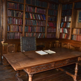 El despacho de Franco en la biblioteca del pazo de Meirás.