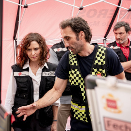 La presidenta de la Comunidad de Madrid, Isabel Díaz, durante una visita el Puesto de Mando Avanzado (PMA) por el incendio de Almorox