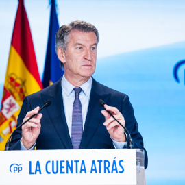 El presidente del Partido Popular, Alberto Núñez Feijóo, durante su comparecencia ante los medios para hacer balance del curso político el pasado 22 de julio.