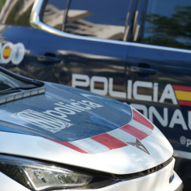 Dos coches de los Mossos d'Esquadra, en una foto de archivo.