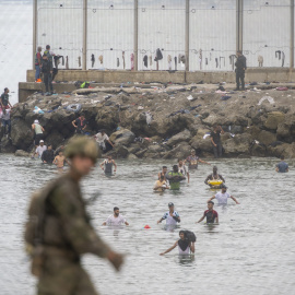 EuropaPress_7697396_decenas_personas_siguen_intentando_cruzar_frontera_31_julio_2026_ceuta