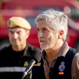 El ministro del Interior, Fernando Grande-Marlaska, atiende a los medios de comunicación en el puesto avanzado de Navalcarnero, Madrid.