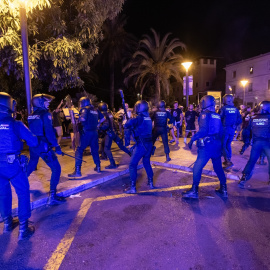 Cargas policiales durante la manifestación contra la saturación turística en Palma de Mallorca el pasado 26 de julio.