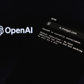 Logo de OpenAI y su modelo de IA ChatGPT.