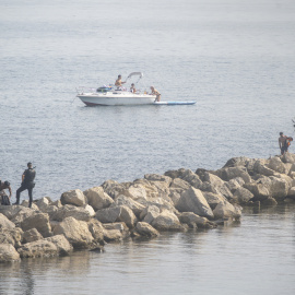 Agentes de la Guardia Civil controlan la frontera, a 1 de agosto de 2026, en Ceuta.