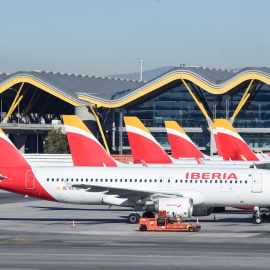 Aviones de Iberia aparcados en las pistas del aeropuerto Adolfo Suárez Madrid-Barajas.