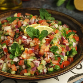 Receta de ensalada shirazi: frescura en el desierto.