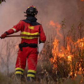 Efectivo de la UME en el incendio de Niebla (Huelva).
