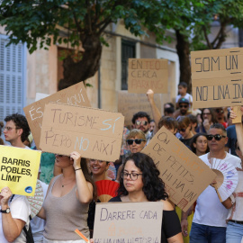 EuropaPress_7705728_decenas_personas_manifestacion_contra_masificacion_turistica_agosto_2026