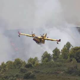 Medios aéreos en el incendio en Tírig