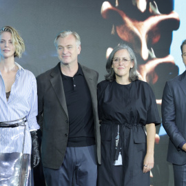 Charlize Teron, Christopher Nolan, Emma Thomas y Matt Damon en una rueda de prensa por la película La Odisea.