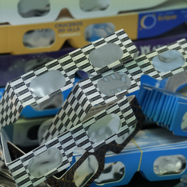 Celetesch fabrica gafas homologadas para eclipses.