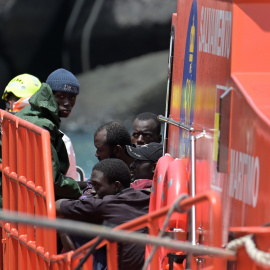 Salvamento Marítimo rescata a 140 migrantes en un cayuco en El Hierro, a 4 de agosto de 2026.