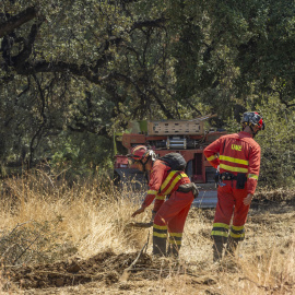 La UME realiza labores de prevención en la aldea desalojada de Marigenta, cerca de Niebla, a 13 de agosto de 2026.