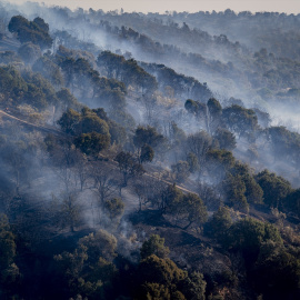 Vista del paisaje ardiendo en Aldea del Fresno, Madrid.