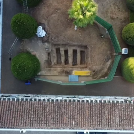 Imágenes aéreas de la fosa común intervenida en Aracena, Huelva, a 19 de agosto de 2026.