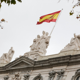 Bandera española en lo alto del edificio del Tribunal Supremo, en Madrid a 29 de noviembre de 2019. Fecha: 29/11/2019.  Foto de archivo  Firma: Jesús Hellín / Europa Press
