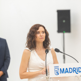 La presidenta de la Comunidad de Madrid, Isabel Díaz Ayuso, atiende a los medios de comunicación tras el acto de entrega de las ‘Palomas de Bronce de Bomberos de Madrid 2026’, en el Centro Cultural Casa del Reloj, a 15 de agost