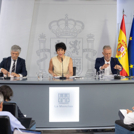 Grande-Marlaska, Elma Saiz, y Ángel Víctor Torres durante la rueda de prensa tras el Consejo de Ministros, este 25 de agosto.