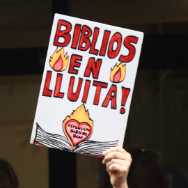 Treballadors de biblioteca manifestant-se aquest divendres a Barcelona  (05 de juny del 2026)