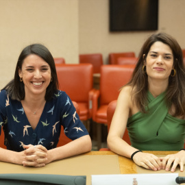 Las eurodiputadas de Podemos, Irene Montero e Isa Serra, en una imagen de archivo.