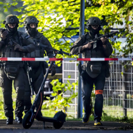 Patrulla de Policía, este domingo, cerca del lugar de los hechos en Aarau.