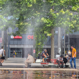 Ciudadanos vieneses padeciendo una de tantas olas de calor este verano en Austria.