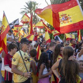 Decenas de personas durante una manifestación en Ceuta.