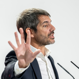 El ministro de Cultura y portavoz de Comuns, Ernest Urtasun, durante la rueda de prensa de este lunes.