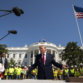 El presidente de EEUU, Donald Trump, frente a la Casa Blanca, a 19 de agosto de 2026.