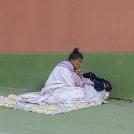 Migrantes alojados en un colegio, a 24 de agosto de 2026, en Ceuta.