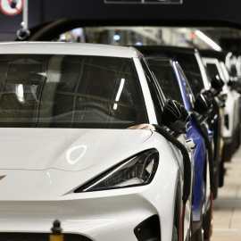 Vehículos en la cadena de montaje de la planta automovilística de SEAT, en Martorell, Barcelona.