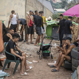 EuropaPress_7749005_varios_migrantes_poligono_industrial_tarajal_septiembre_2026_ceuta_espana