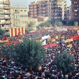 Manifestació multitudinària per la Diada de 1976 a la plaça Catalunya de Sant Boi de Llobregat.  (diumenge 06 de setembre del 2026)