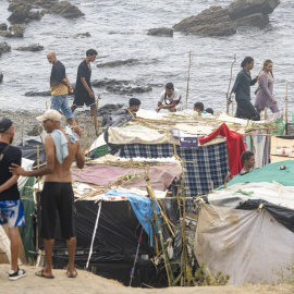 EuropaPress_7746994_centenares_migrantes_acampan_playa_trampolin_septiembre_2026_ceuta_espana