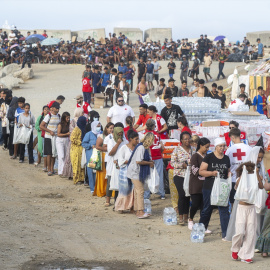Reparto de comida en Ceuta.