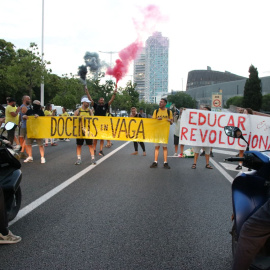 Corte de carreteras en Barcelona por docentes en huelga.