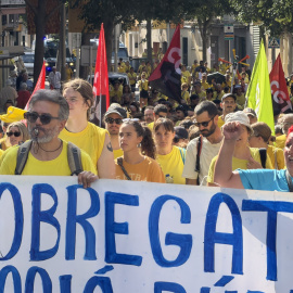 Manifestació arribant als Serveis Territorials d’Educació a Sant Feliu de Llobregat